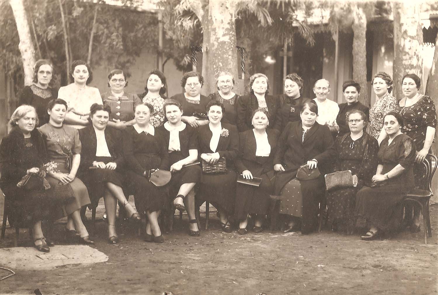 Damas de beneficencia años 20s-30s