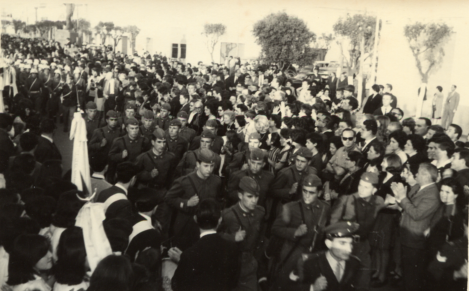 MONUMENTO MADRE CARHUE Ángel Muñiz Alique Chiodi intendente