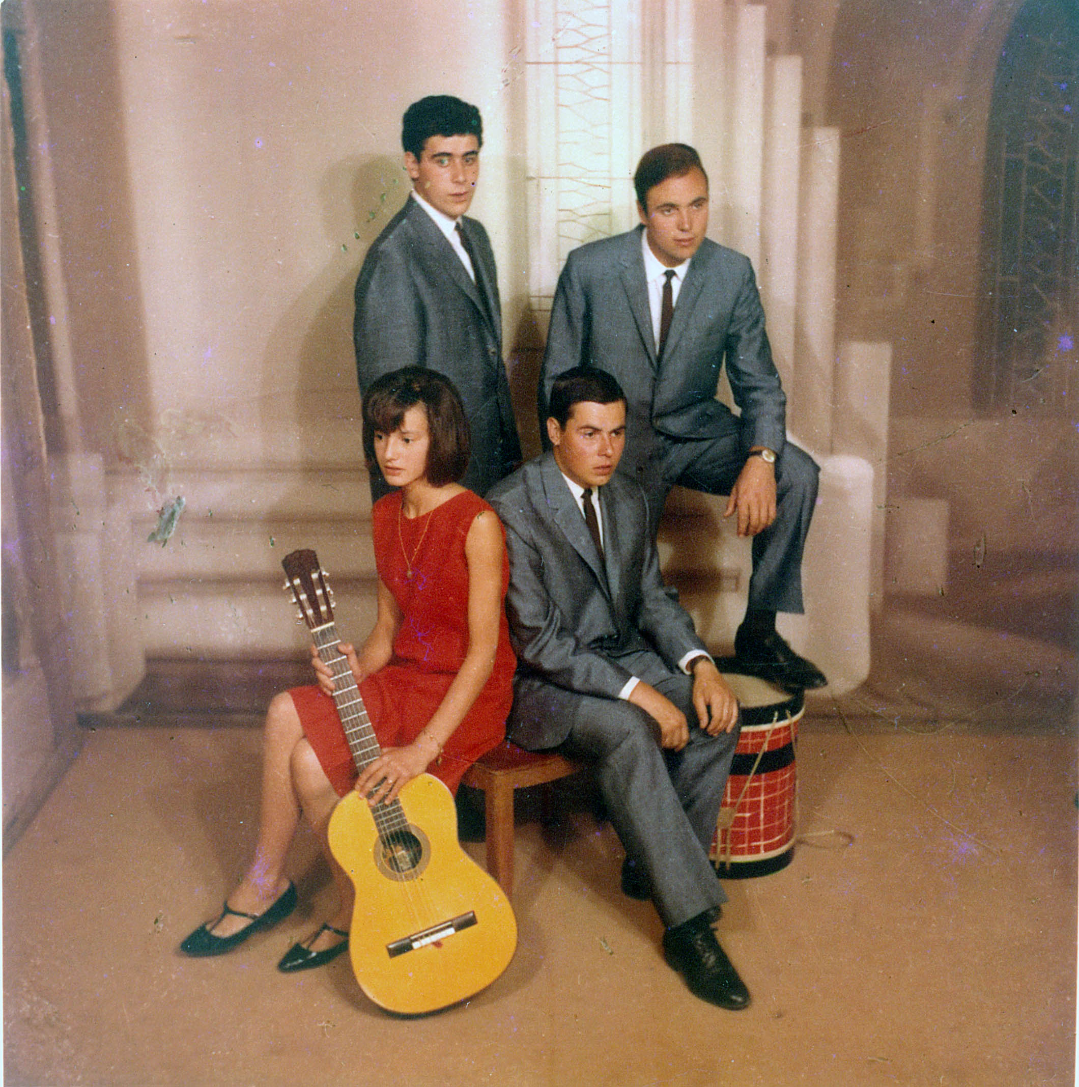 LOS CARAHUE GRUPO  FOLKLORICO