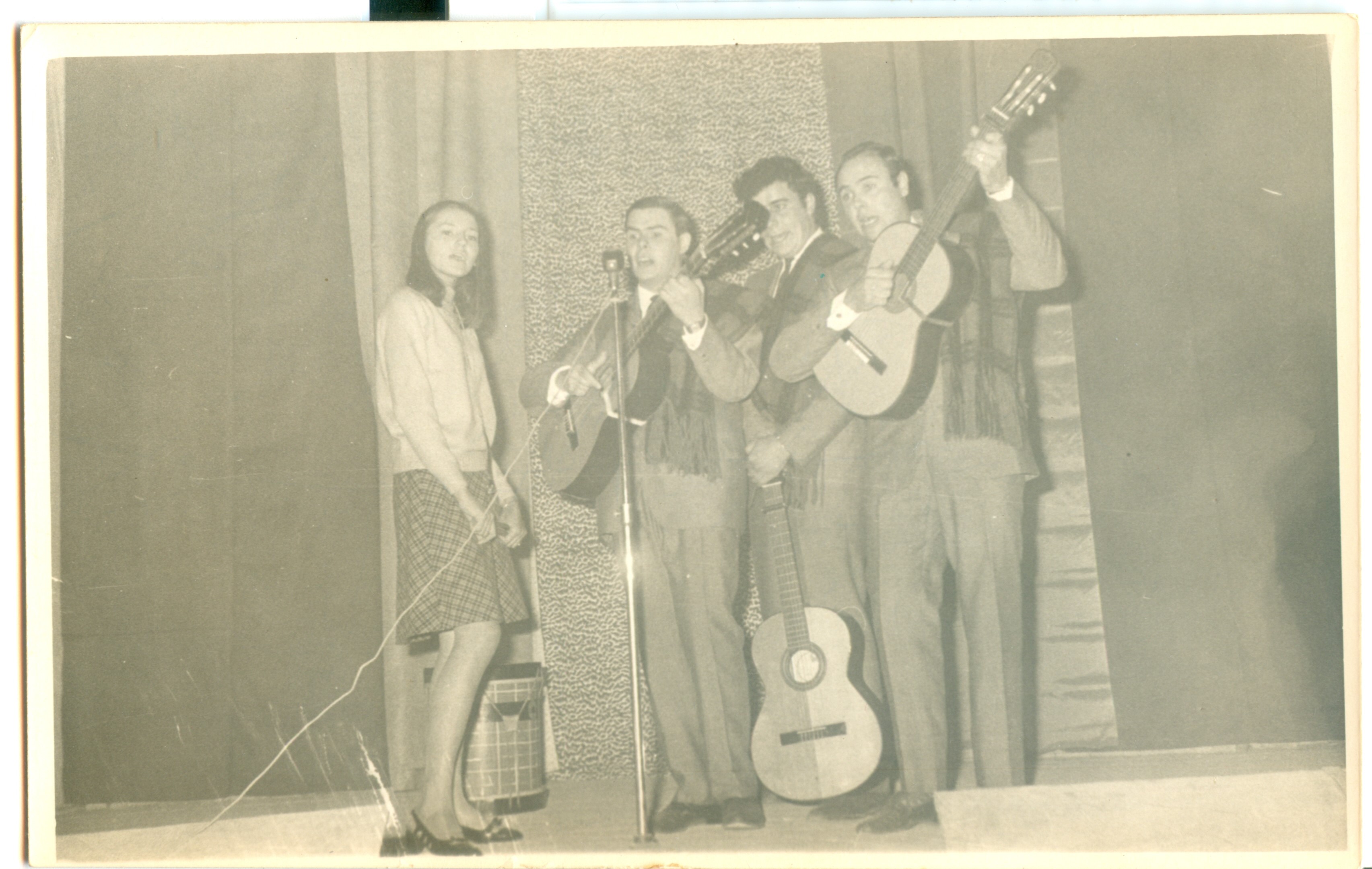 LOS CARAHUE GRUPO FOLKLORICO CARHUE