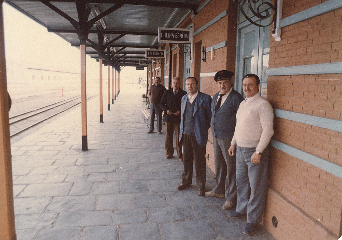 BARRIO ESTACION CARHUE  jefe y personal 