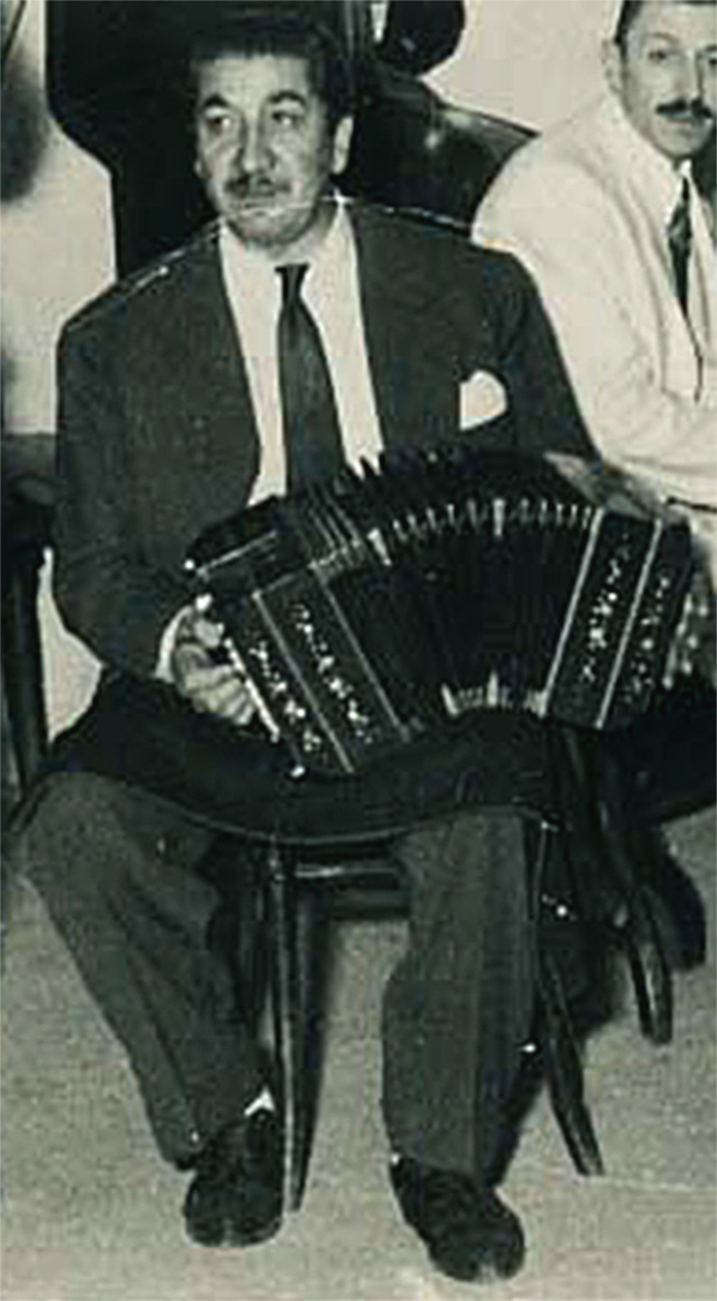 JUAN CARLOS CERINI EN LOS AÑOS 50. JUAN CARLOS CERINI BANDONEONISTA CARHUE