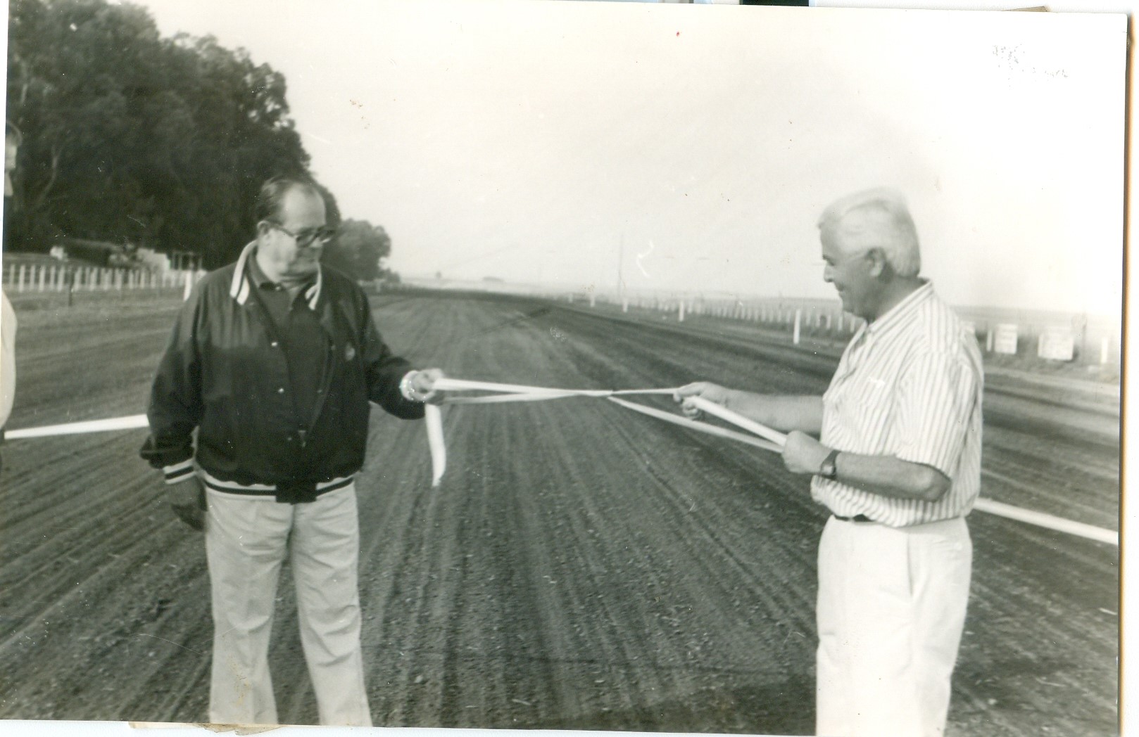 GUILLERMO NARBAITZ HIPODROMO CARHUE SOCIAL CLUB